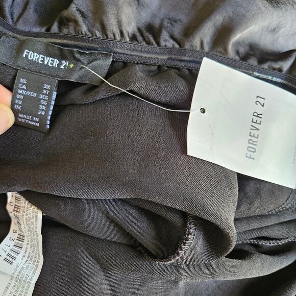 NEW Forever 21+ Satin Foldover Strapless‎ Jumpsuit 3X Plus Black NWT - Picture 7 of 10